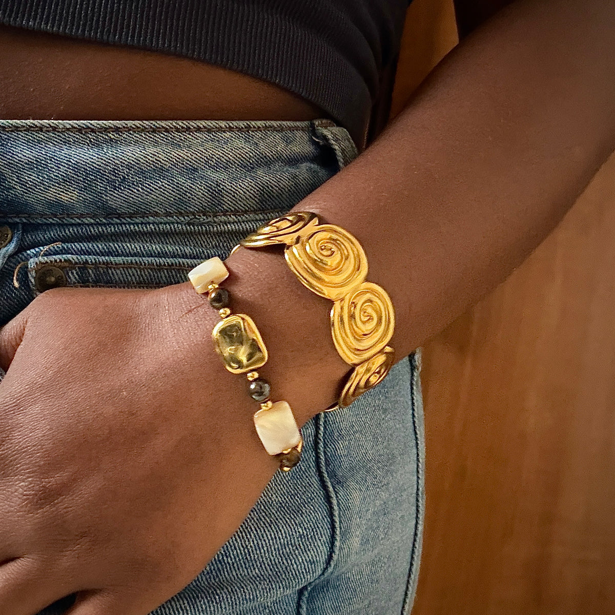 Chic Tiger’s Eye & Shell Bracelet